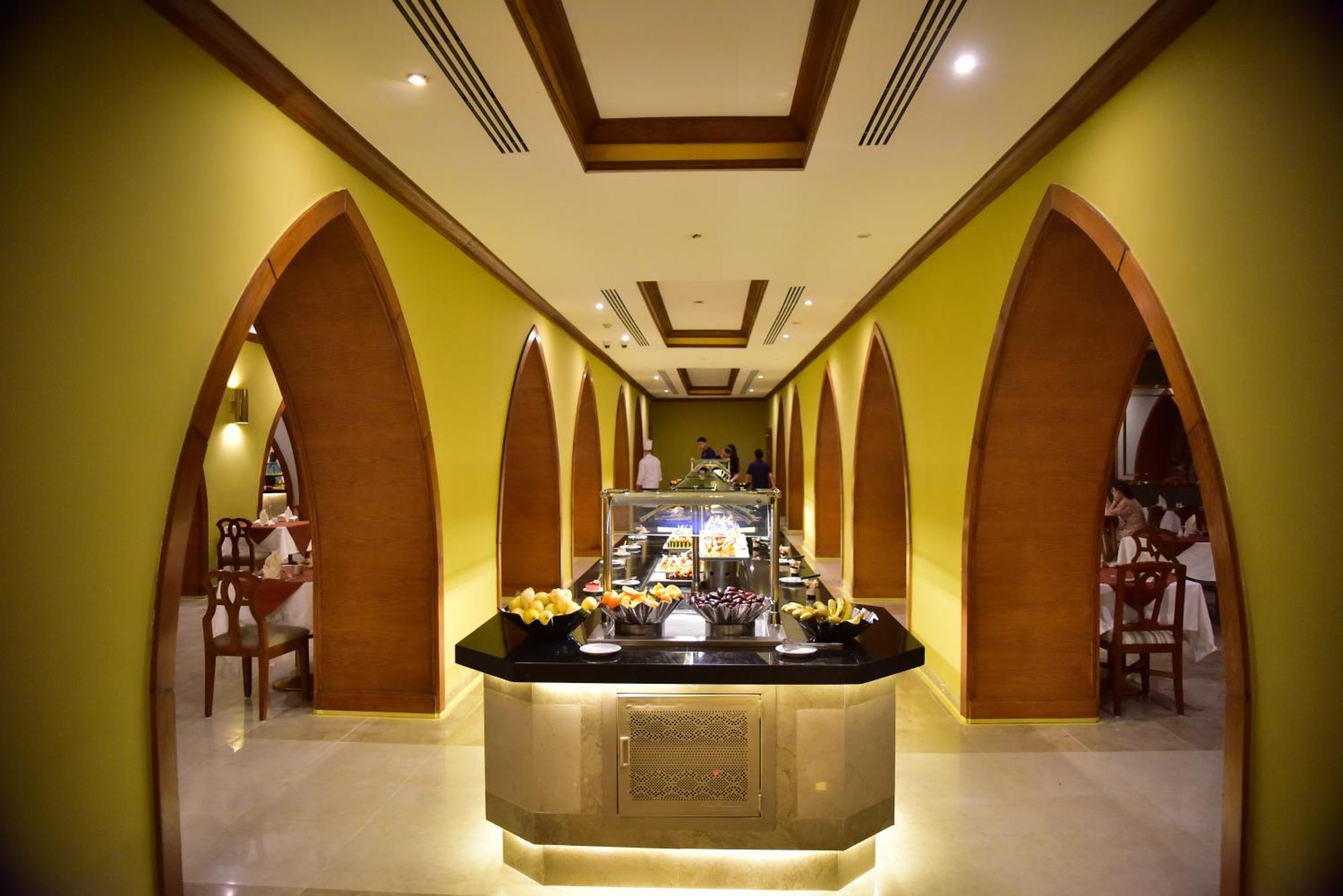 The Grand Hotel Sharm El Sheikh 外观 照片 The buffet at the hotel