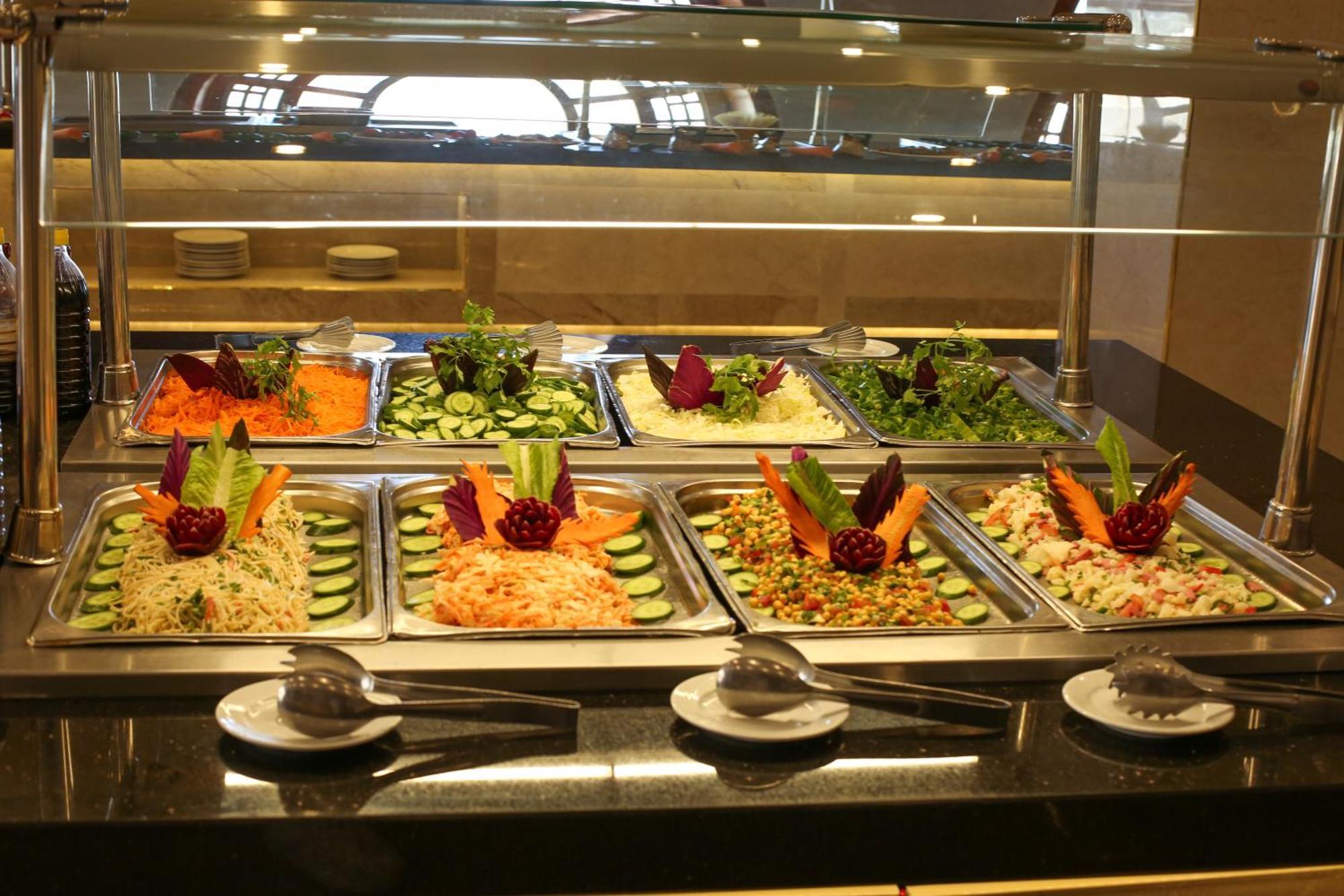The Grand Hotel Sharm El Sheikh 外观 照片 A salad bar