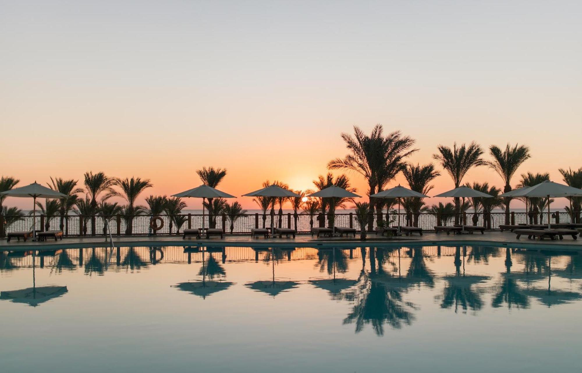 The Grand Hotel Sharm El Sheikh 外观 照片 Sunset at the Hilton Sharm El Sheikh